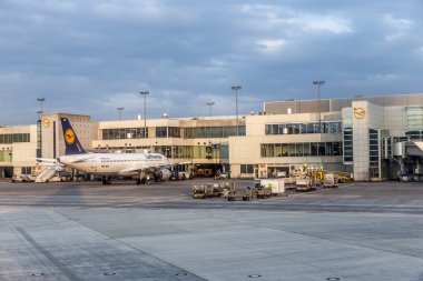 yolcular uçak zemin kaplaması