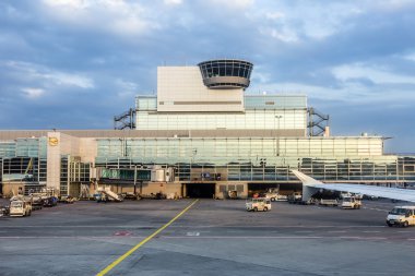 Uçuş kontrol kulesi Terminal 1 Frankfurt geç afternoo