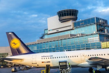  Yeni terminal 1 Frankfurt yolcu uçak