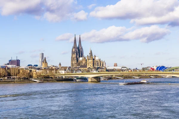 Köln skyline kupola és a bridge — Stock Fotó