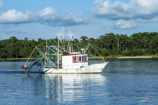 Fisher boten Maak je klaar voor nacht vangst — Stockfoto