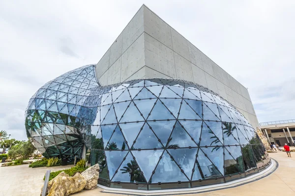 Außen salvador dali museum in st. petersburg — Stockfoto