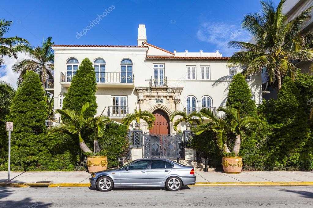 Versace mansion at Ocean Drive Stock Editorial Photo © Hackman 64805323
