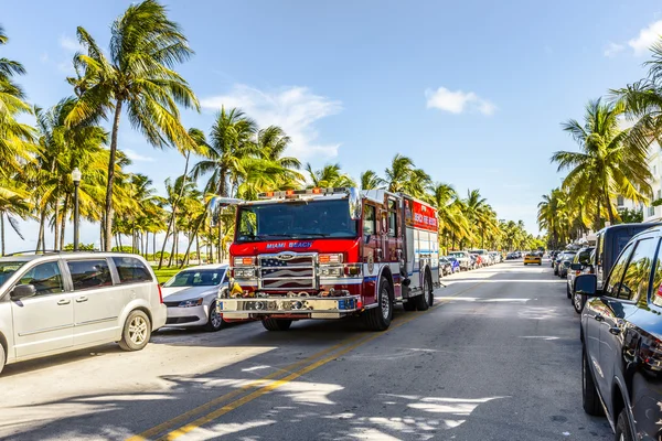 Palokunta palveluksessa South Beachillä Miamissa — kuvapankkivalokuva