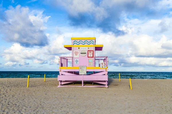 Life guard tower på South Beach i solnedgången — Stockfoto