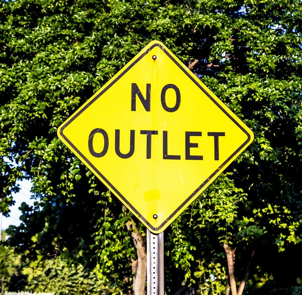 No outlet sign in yellow — Stock Photo, Image