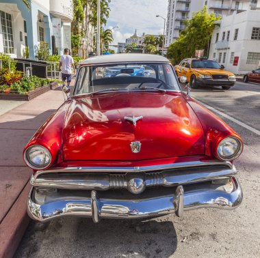 Miami ve klasik oldsmobile araba Art Deco bölgesinde
