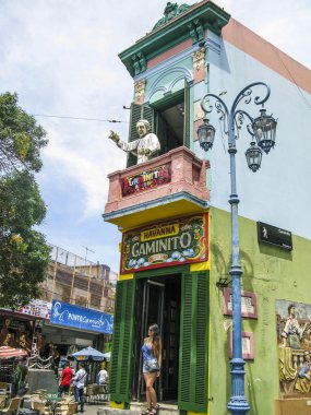 insanlar La Boca sokakta Caminito ziyaret edin.