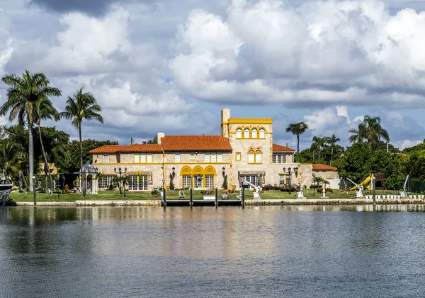 Villas en el canal en Miami, Estados Unidos — Foto de Stock
