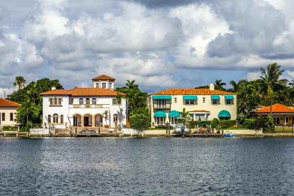 Villas au canal à Miami, États-Unis — Photo