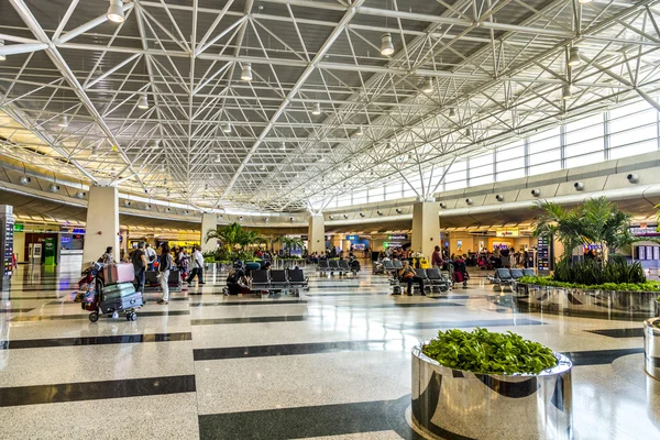 Autoverhuur dienst op de internationale luchthaven van Miami — Stockfoto