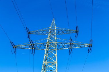 Enerji hatları iletim kule 
