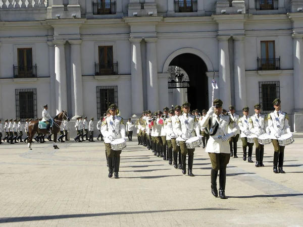 Ceremoniella byte av vakten på Palacio de la Moneda — Stockfoto