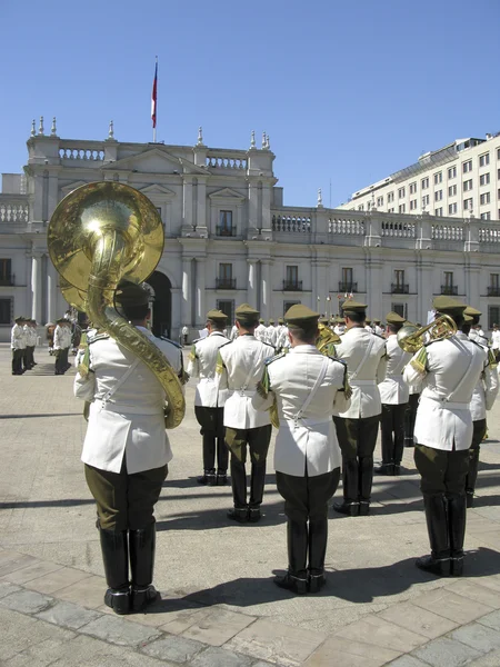 Ceremoniella byte av vakten på Palacio de la Moneda — Stockfoto