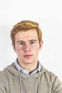 Kızıl saçlı sevimli genç çocuk