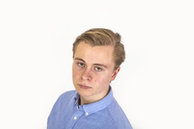 Kızıl saçlı sevimli genç çocuk