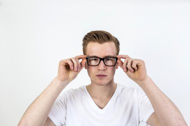 Kızıl saçlı sevimli genç çocuk