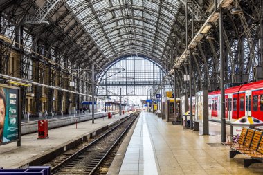 frankfurt Merkez İstasyonu'nun içinde