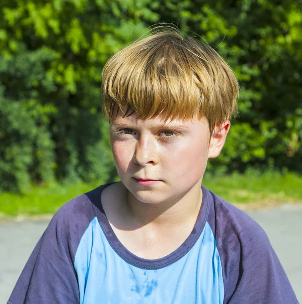 Αγόρι με εφίδρωσης πρόσωπό μετά τον αθλητισμό — Φωτογραφία Αρχείου
