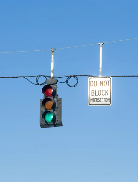 Green traffic light at a crossing — Stock Photo, Image