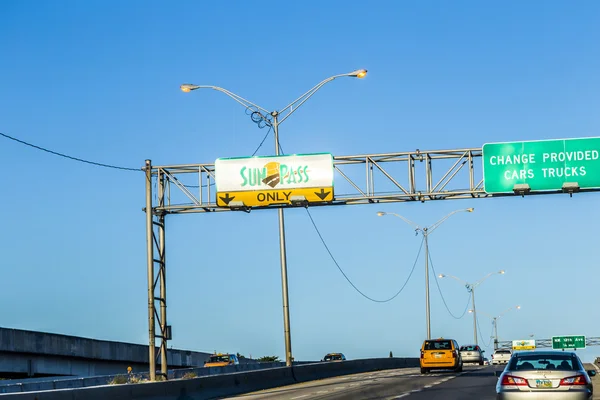 Driving the Miami Highway from the airport direction East — Stock Photo, Image