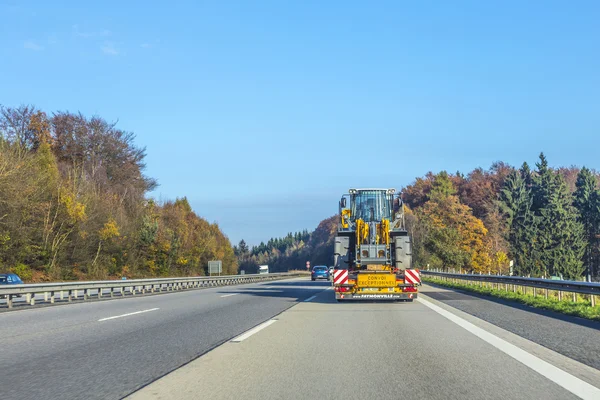 高速道路 A3 早朝方向ケルンを運転 — ストック写真