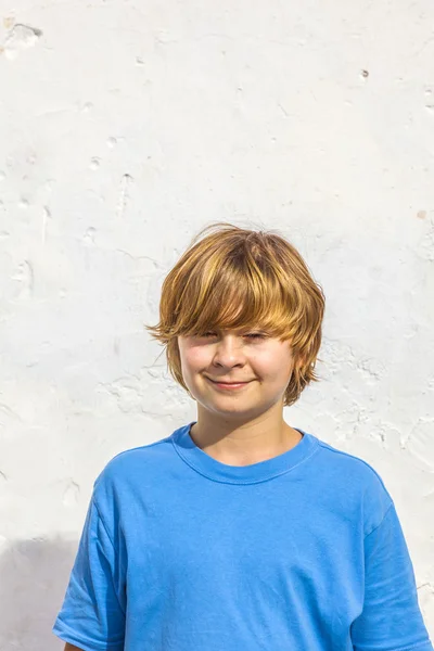 Ritratto di carino giovane ragazzo — Foto Stock