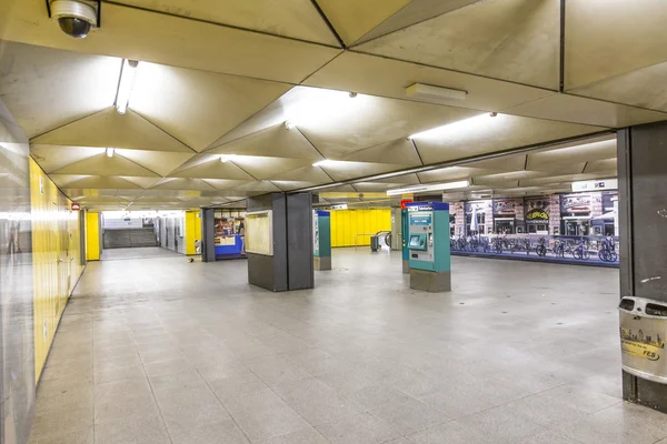 Estação de metro para S e U-Bahn Eschenheimer Tor em Frankfurt, Ge — Fotografia de Stock