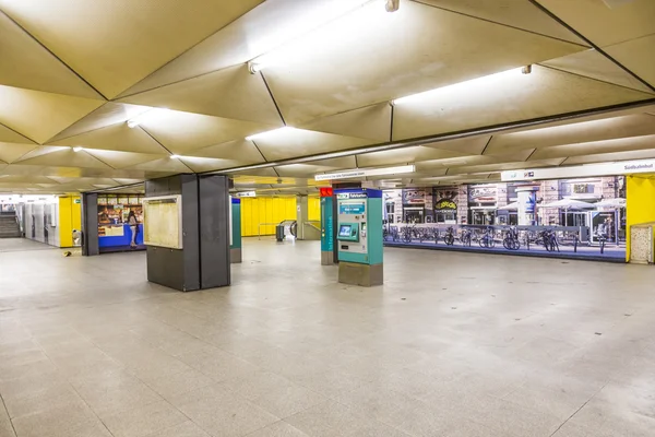 Metro station voor S- en U-Bahnstation Eschenheimer Tor in Frankfurt, Ge — Stockfoto