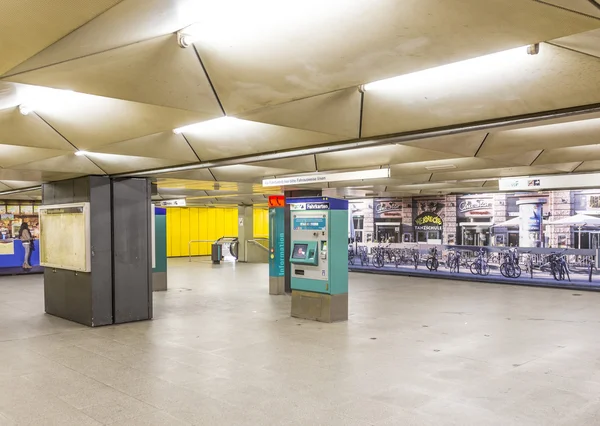 Stanice metra pro S a U-Bahn Eschenheimer Tor ve Frankfurtu, Ge — Stock fotografie