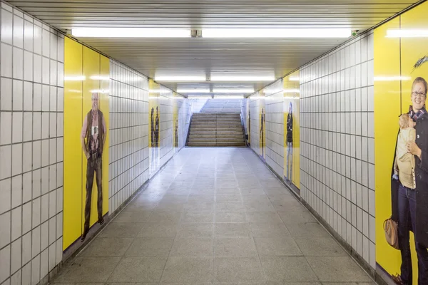 Metro station voor S- en U-Bahnstation Eschenheimer Tor in Frankfurt, Ge — Stockfoto