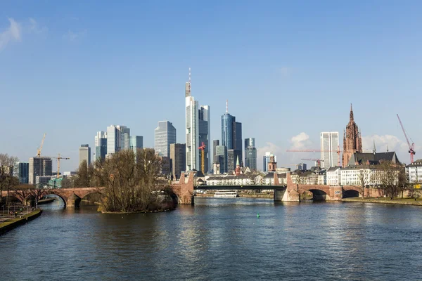 Vista estiva del quartiere finanziario di Francoforte — Foto Stock