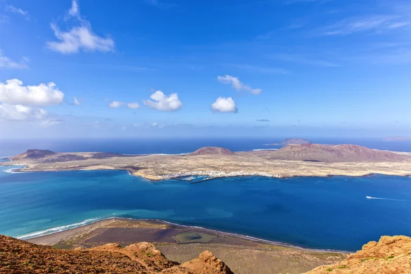 Isla de La Graciosa a tomada del Mirador del — Foto de Stock