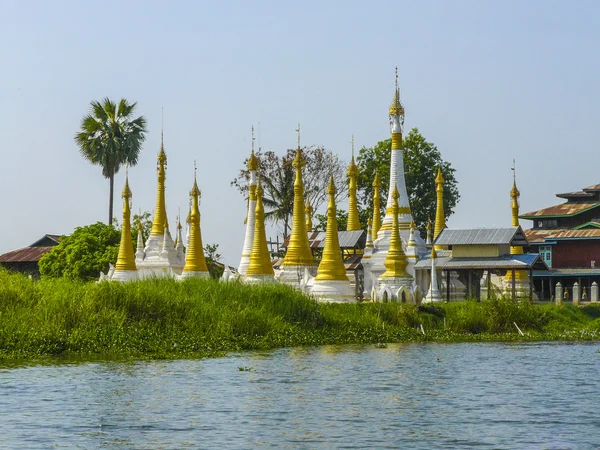 Beautiful pagodas at temple in Inle Lake — Stock Photo, Image