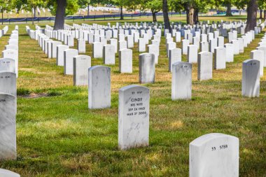 arlington Ulusal Mezarlığı'mezar taşı