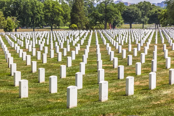 Pierres tombales au cimetière national d'Arlington — Photo