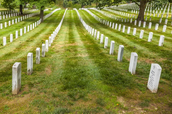 Pietre tombali al cimitero nazionale di Arlington — Foto Stock