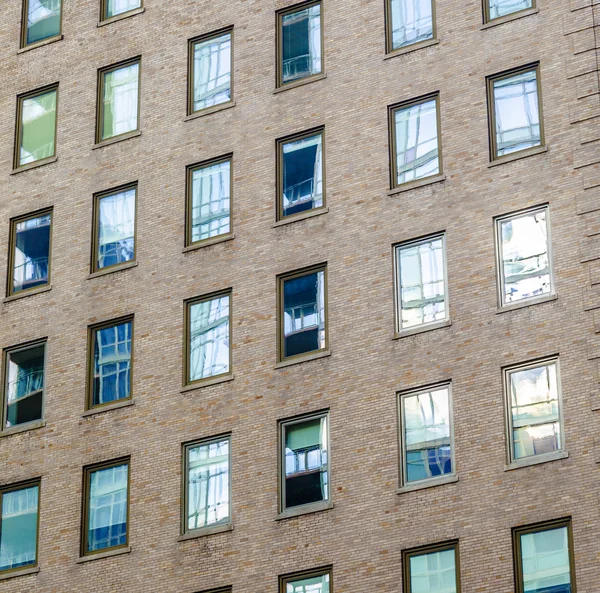 Vysoká starší cihlové budovy v new Yorku — Stock fotografie