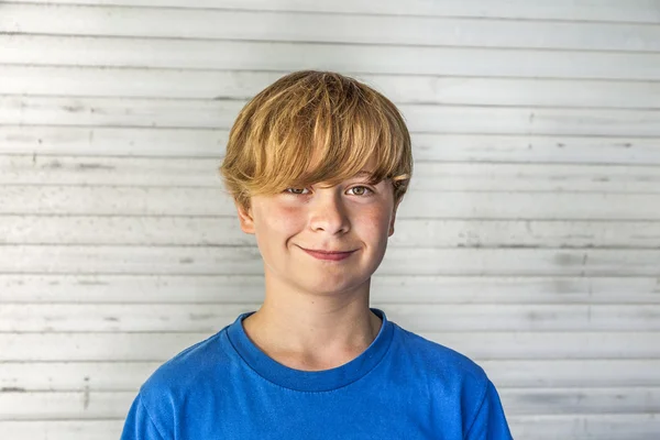 Schattige lachende jongen — Stockfoto