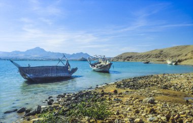 Sur beach, çürük tipik Arapça dhau tekneler,