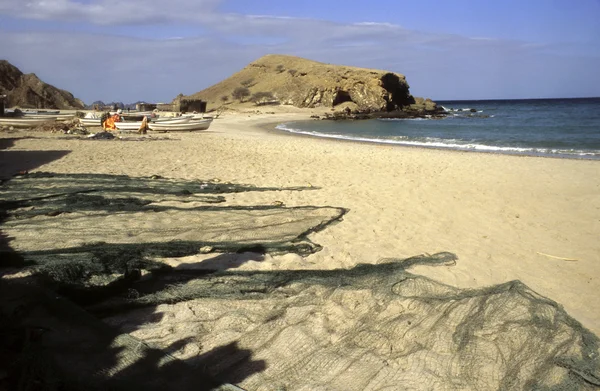 Boats and fishermens net at the beach of Quantab — Stock Photo, Image