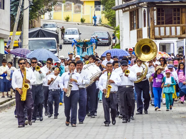 Orkiestra dęta wykonuje parady w Villabamba, Ekwador — Zdjęcie stockowe