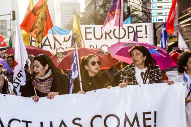Ezb ve kapitalizm karşı insanlar göstermek