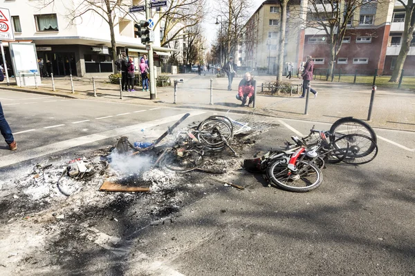 As pessoas se manifestam contra o EZB e o capitalismo em Frankfurt — Fotografia de Stock