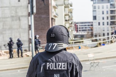 Polis Ezb ve C karşı gösteren insanlar için önem veriyor