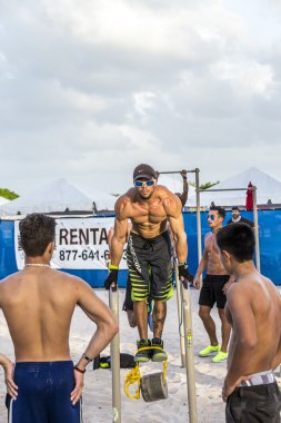 Miami south Plajı'nda tren vücut geliştirmeci