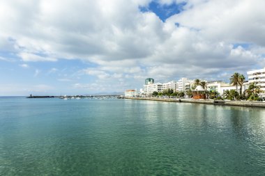Arrecife tekneler ile gezi için deniz görünümü