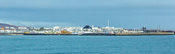 Θέα στη θάλασσα από το χώρο περιπάτου του Playa Blanca τή νύχτα — Φωτογραφία Αρχείου