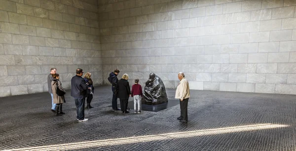 Известная скульптура от художника Каете Колвиц в берлинской ваке — стоковое фото