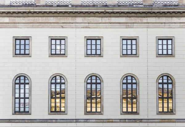 Berlin Humboldt Üniversitesi 1810'ın tarihi Cephesi — Stok fotoğraf